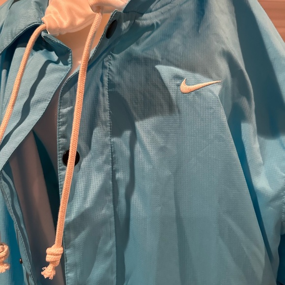 Nike Therma-FIT Standard Issue
Men's Basketball Winterized Hoodie in Blue - Picture 2 of 7